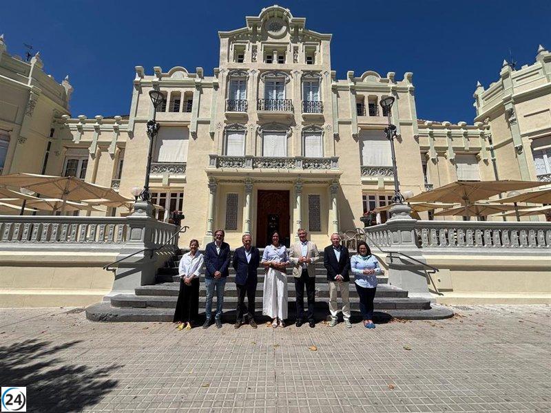 El Casino de Huesca recupera su grandeza tras restaurar su fachada y pinturas históricas.