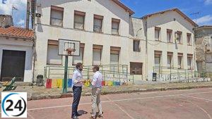 El CEIP 'Cerbín' en Campo renueva su carpintería con apoyo del Plan de Escuelas Rurales.
