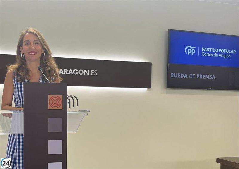 Navarro (PP) critica la falta de propuestas del PSOE y señala que Pilar Alegría no está presente en Aragón.