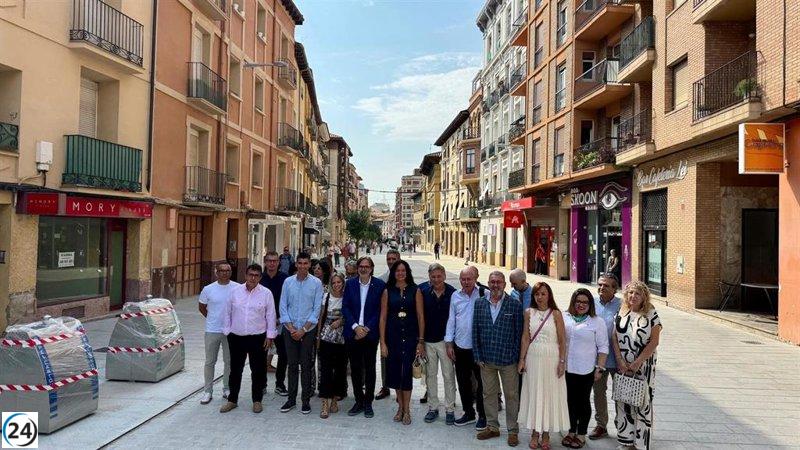 Huesca celebra la apertura del Coso Alto tras finalizar las obras de peatonalización.