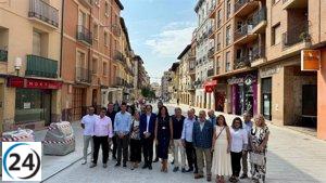 Huesca celebra la apertura del Coso Alto tras finalizar las obras de peatonalización.