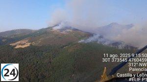 La brigada aérea de Ejea se une a la lucha contra el incendio en Resoba, Palencia.