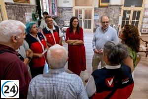 Voluntarios de Zaragoza participan en paseos diarios con los ancianos de la Casa de Amparo.