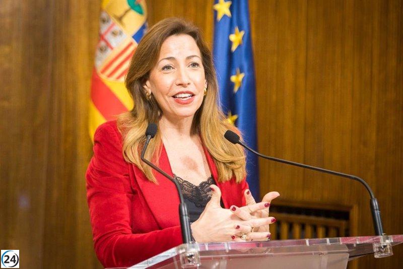 La alcaldesa de Zaragoza rinde homenaje a Lambán en el tanatorio de Ejea al mediodía.