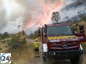 Helicóptero de Ejea vuelve a operar en la lucha contra incendios en León.