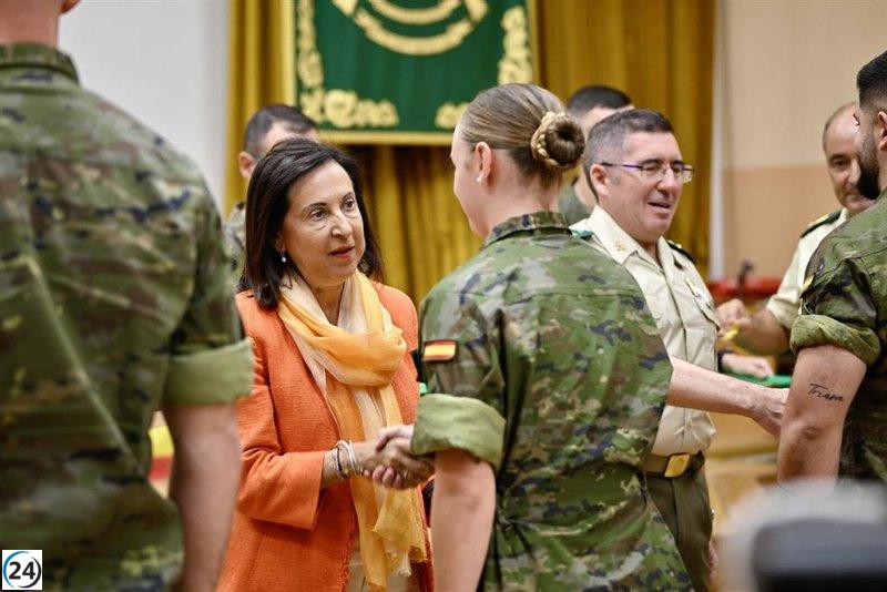 Casi 400 soldados del Regimiento de Cazadores de Montaña de Jaca reciben distinciones por su labor en la crisis de Valencia.