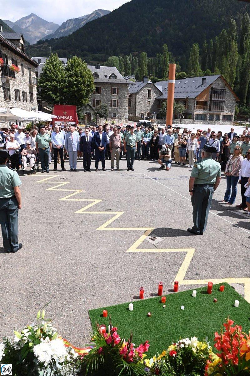 Bermúdez de Castro destaca la importancia de recordar a las víctimas de ETA en homenaje a los guardias civiles caídos en Sallent.
