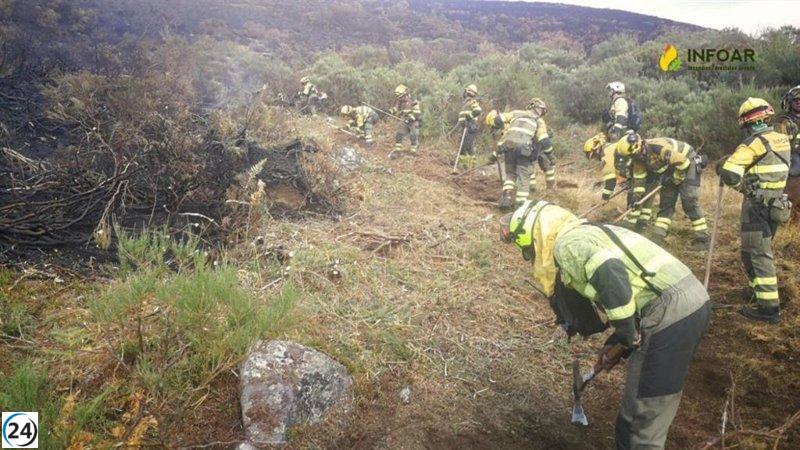 Bomberos aragoneses en León destacan los arduos desafíos de su labor en terrenos complicados.