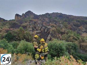 Equipo aragonés se enfoca en sofocar el incendio de Garaño en León.