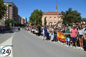 Monzón (Huesca) apoya con entusiasmo la salida de la octava etapa de la Vuelta Ciclista a España.
