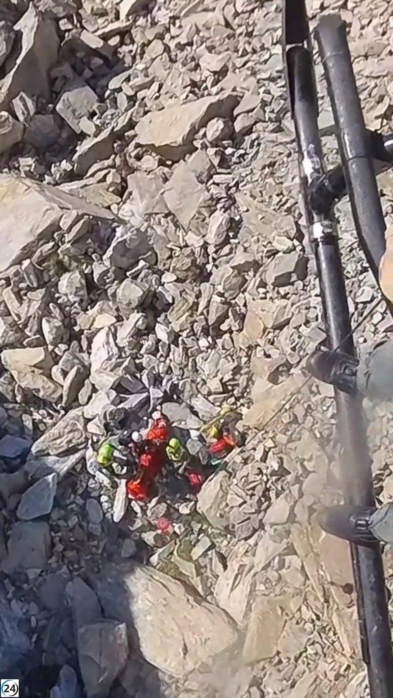 Un joven montañero de 22 años sufre heridas severas tras caer 30 metros en un terraplén en Benasque.