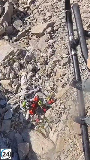 Un joven montañero de 22 años sufre heridas severas tras caer 30 metros en un terraplén en Benasque.