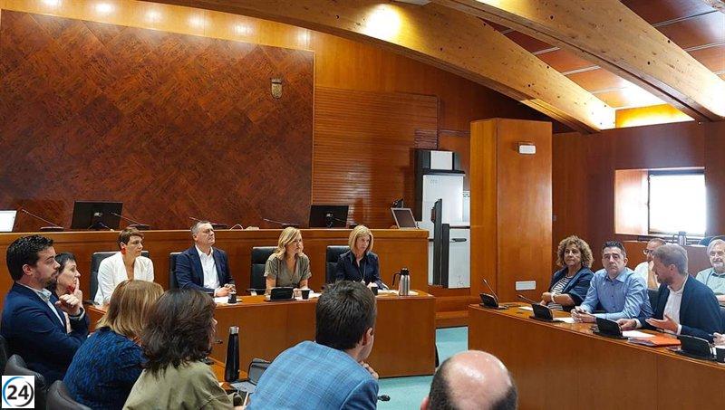 Alegría acusa a Azcón de aprovecharse de Lambán y de oponerse sin propuestas.