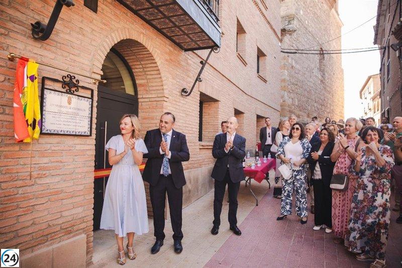 Pilar Alegría homenajea a María Domínguez en Fuendejalón como ícono de igualdad y democracia.