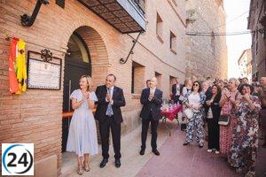 Pilar Alegría homenajea a María Domínguez en Fuendejalón como ícono de igualdad y democracia.