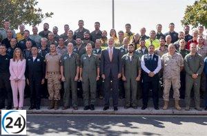 El Rey reconoce el valor de los bomberos aragoneses que lucharon contra los incendios de agosto.