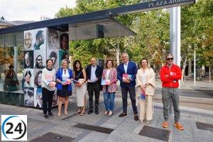 Parada Asalto transforma las marquesinas del tranvía en una vibrante exposición artística al aire libre.