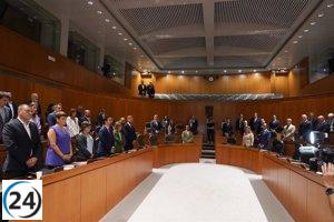 Las Cortes de Aragón rinden homenaje a Javier Lambán con un minuto de silencio en su primer pleno del año.