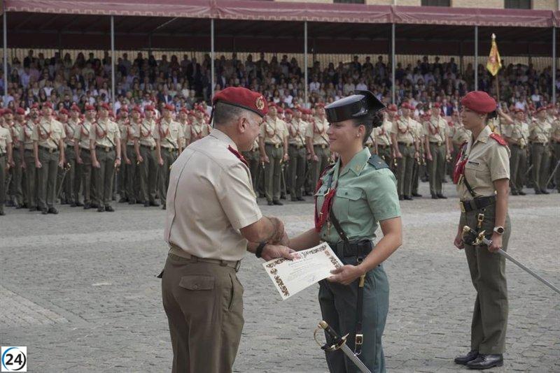 Trescientos cadetes de la Academia General reciben el rango de alférez.