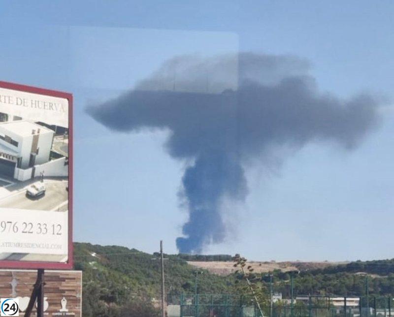 Los Bomberos de Zaragoza controlan el incendio en el PTR.