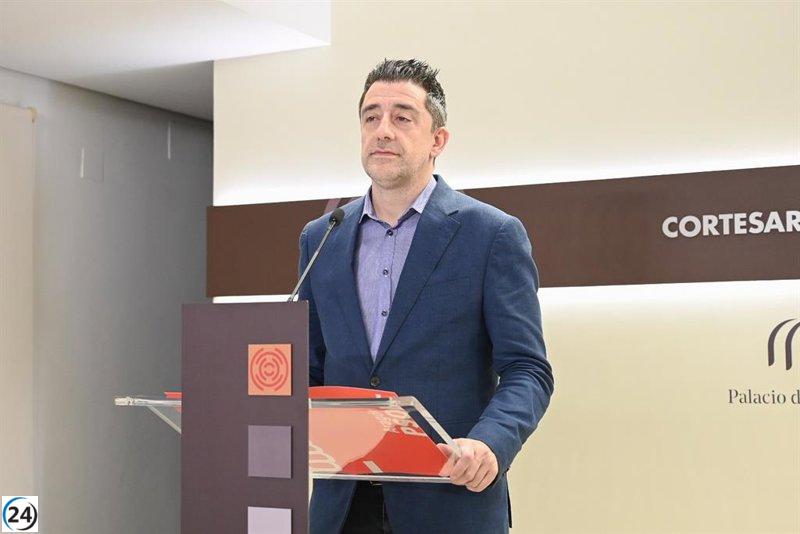 PSOE critica el desorden en la gestión de atención continua en Zaragoza bajo el gobierno de Azcón.