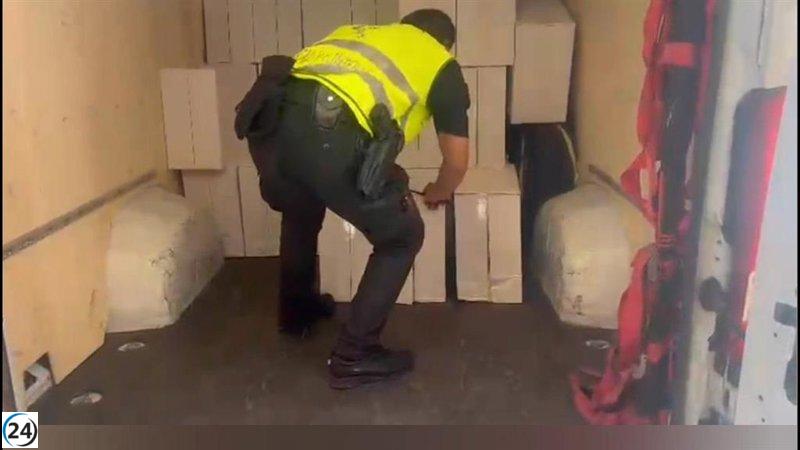 La Guardia Civil detiene un vehículo cargado con 70,000 cajetillas de tabaco ilegal en Arén, Huesca.