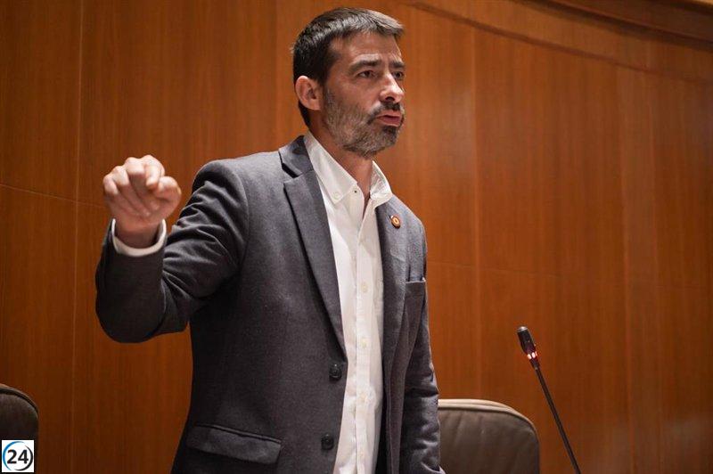 Sanz (IU) sostiene que Azcón responde a los intereses de las grandes tecnológicas y del complejo militar.