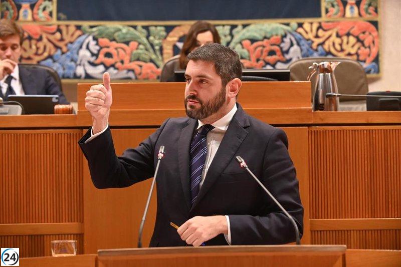 Nolasco (Vox) sugiere debatir en el Parlamento las iniciativas de Azcón ante la falta de consenso presupuestario.