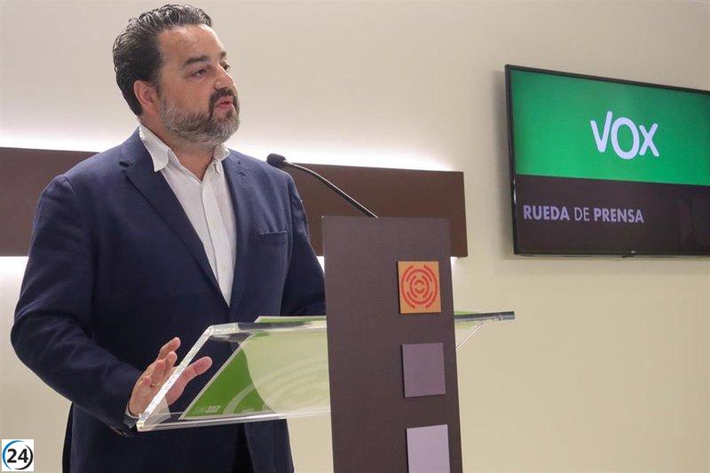 Arranz (Vox) sugiere sancionar a Susín por favorecer la inmigración clandestina.