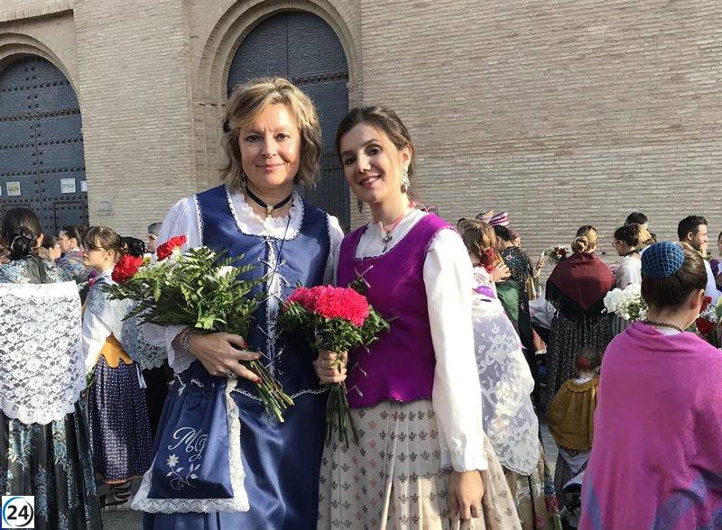 Floristas señalan un incremento en la demanda de ramos elaborados para rendir homenaje a la Virgen del Pilar.