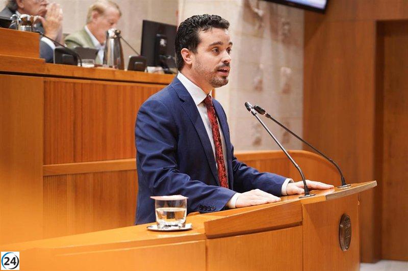 El Parlamento de Aragón destaca la labor de Javier Lambán en el progreso social y económico de la región.