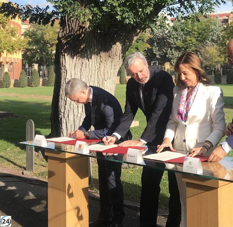 Azcón y Chueca expresan inquietud por el Real Zaragoza y celebran la construcción del nuevo estadio.