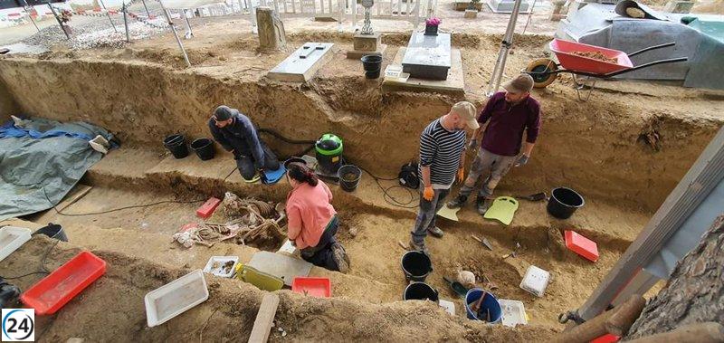 Inician la exhumación en la mayor fosa de Aragón, en el cementerio de Ejea: 