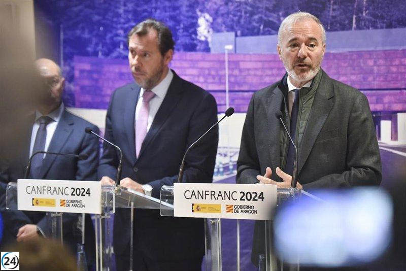 Controversia en X entre el presidente Jorge Azcón y el ministro Óscar Puente por accidente de tren Ouigo.