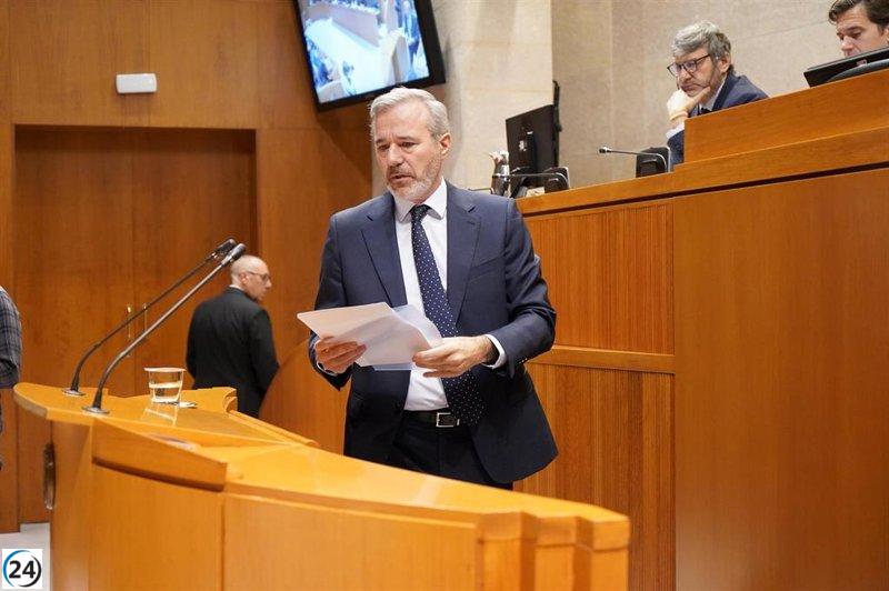 Azcón critica la planificación energética del Miteco por ser ineficaz y tardía.