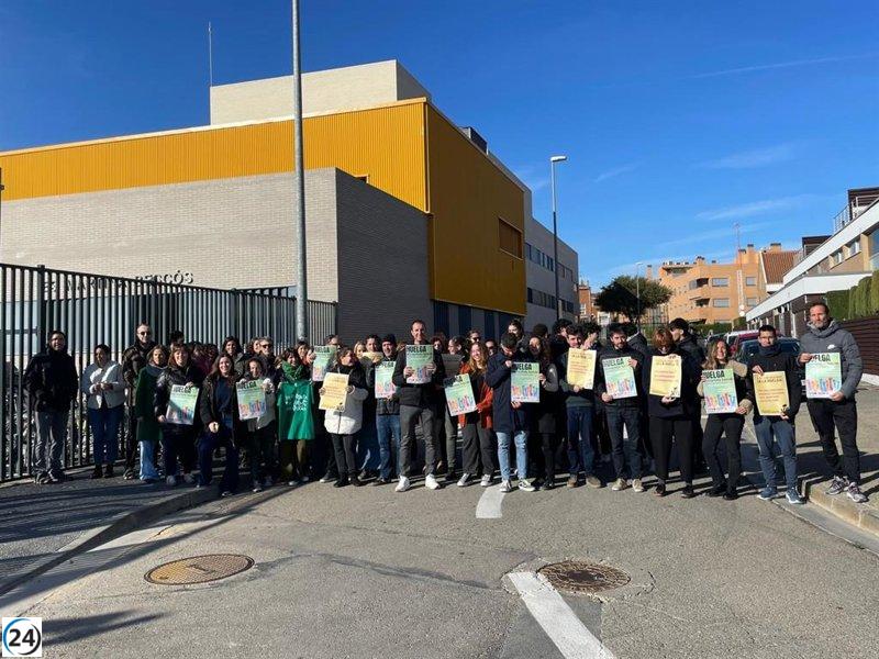 Profesores del IES Martina Bescós inician huelga de tres días por carencia de recursos.