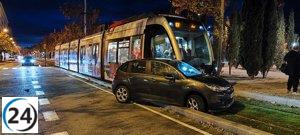Accidente en Valdespartera: coche colisiona con tranvía.