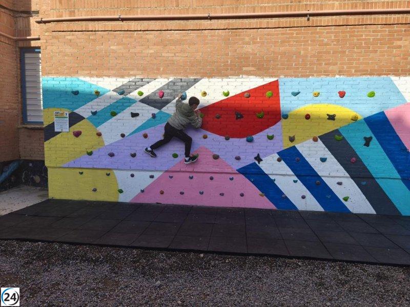 El IES Pirineos de Jaca inaugura un nuevo rocódromo.