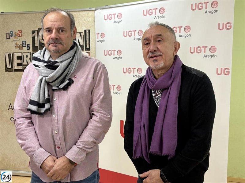 Pepe Álvarez (UGT) rinde tributo a los fundadores del sindicato en Ejea y califica la guerra civil como un episodio de masacre.