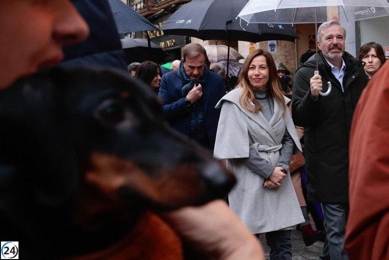 Natalia Chueca participa en la bendición de animales de San Antón en la iglesia de San Pablo.