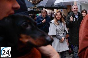 Natalia Chueca participa en la bendición de animales de San Antón en la iglesia de San Pablo.