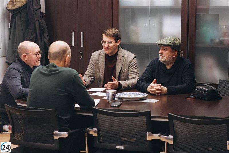 Pueyo de CHA se alía con CCOO para priorizar los derechos laborales en la campaña electoral.