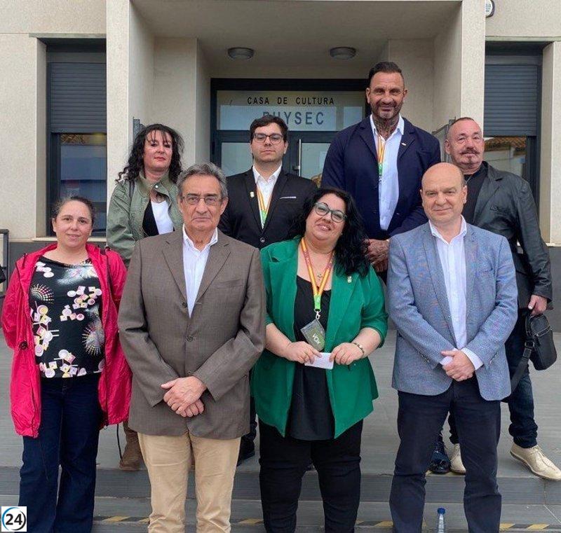 Laura Fernández promete transparencia y honestidad a los vecinos de Pinseque como candidata a la Alcaldía.