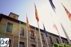 La CNMC discute defensa de la competencia en licitaciones municipales.