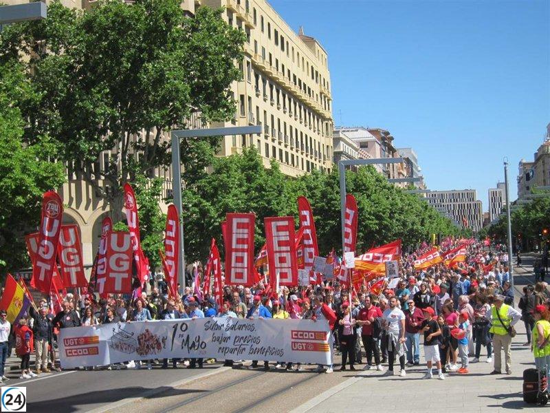 Manifestantes solicitan en Zaragoza subida salarial y descenso de precios.