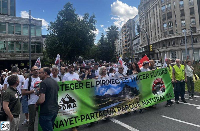 Multitudinaria manifestación conservadora en Zaragoza en apoyo a Canal Roya y su petición del Parque Natural del Anayet.