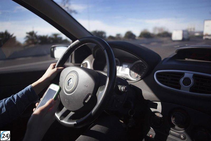 Tráfico lanza campaña contra distracciones al conducir, causa primaria de accidentes.