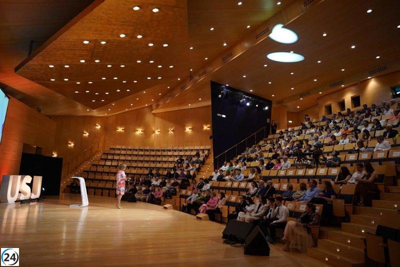 La USJ honra a estudiantes de Comunicación Audiovisual en gala.