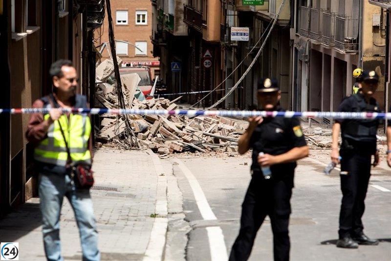Las recientes lluvias causaron el derrumbe debido a daños en la cimentación, según bomberos de la DPT.