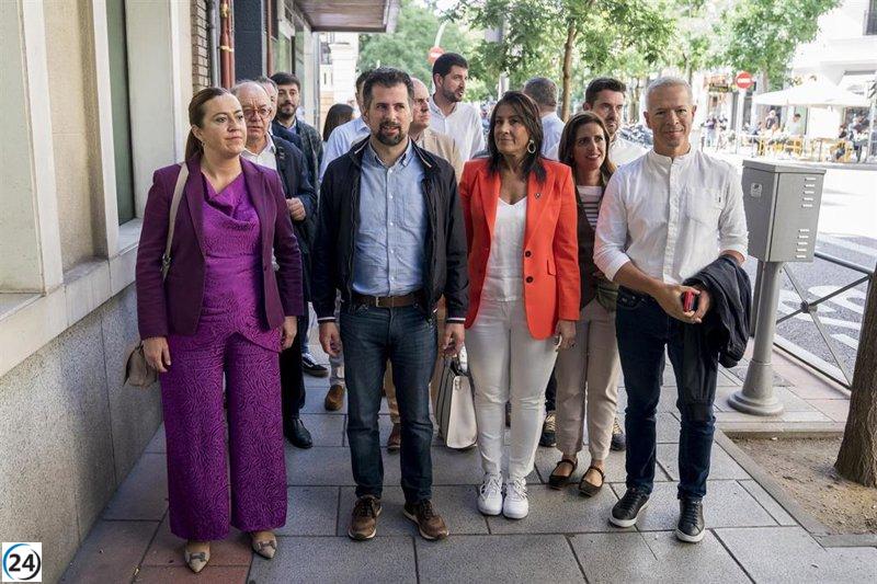 Ferraz completa las listas de Zaragoza y Teruel con alcaldes y perfiles profesionales tras renuncias de candidatos.